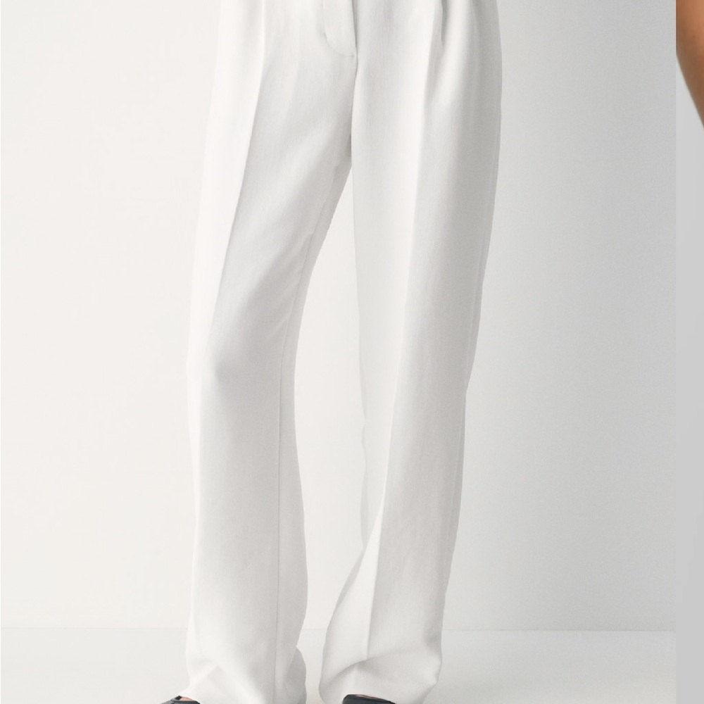 Aritzia White Effortless Pant